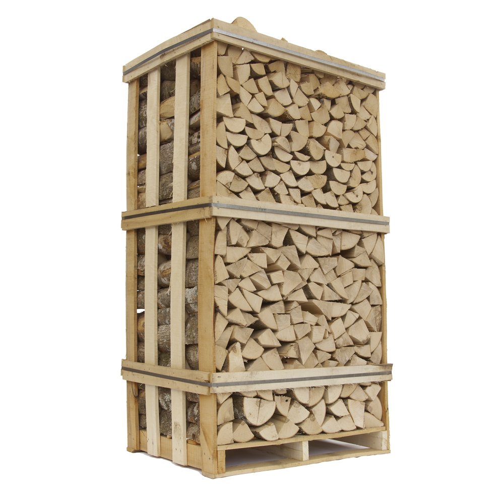 Stabel ovntørret brænde leveret på palle
