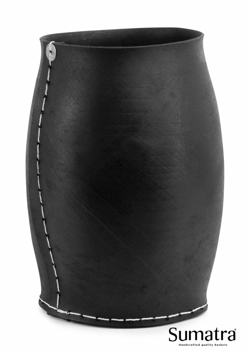 Sumatra sort kurv i genbrugsgummi Sort Sumatra kurv af genbrugsgummi med syning