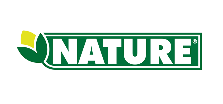 NATURE-logo med grøn ramme og stiliseret bladmotiv NATURE-logo med hvid tekst i grønt rektangel, dobbelt grøn ramme og et stiliseret blad i grøn og gul på sort baggrund