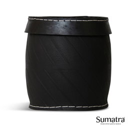 Kurv med låg str. small | Sort opbevaringskurv fra Sumatra Sort dekorativ kurv med låg, str. small, fra Sumatra — praktisk opbevaring til at gemme rod væk i hjemmet