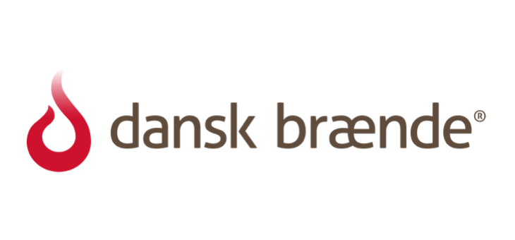 Dansk Brænde® logo: rød flamme til venstre og brun tekst Dansk Brænde® logo med rød flamme og brun tekst på hvid baggrund