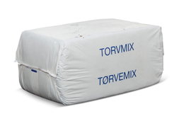 Stor balle med tørvemix til have og planter Hvid plastindpakket stor balle med tørvemix