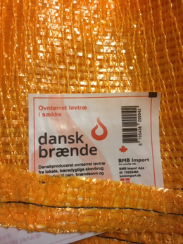 Dansk ovntørret brænde i sæk Netpose med dansk ovntørret brænde