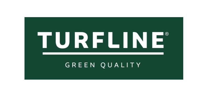 TURFLINE-logo – Green Quality på mørkegrøn baggrund TURFLINE-logo på mørkegrøn baggrund med hvid linje og teksten 'GREEN QUALITY'